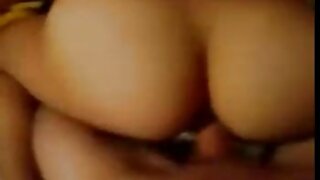 Con đĩ Nhật Bản Riho Mishima ham sexheo3x muốn tình dục. Cô ấy muốn người quay phim chạm vào cặp mông bẩn thỉu rậm rạp của mình và cúi xuống vì điều đó!